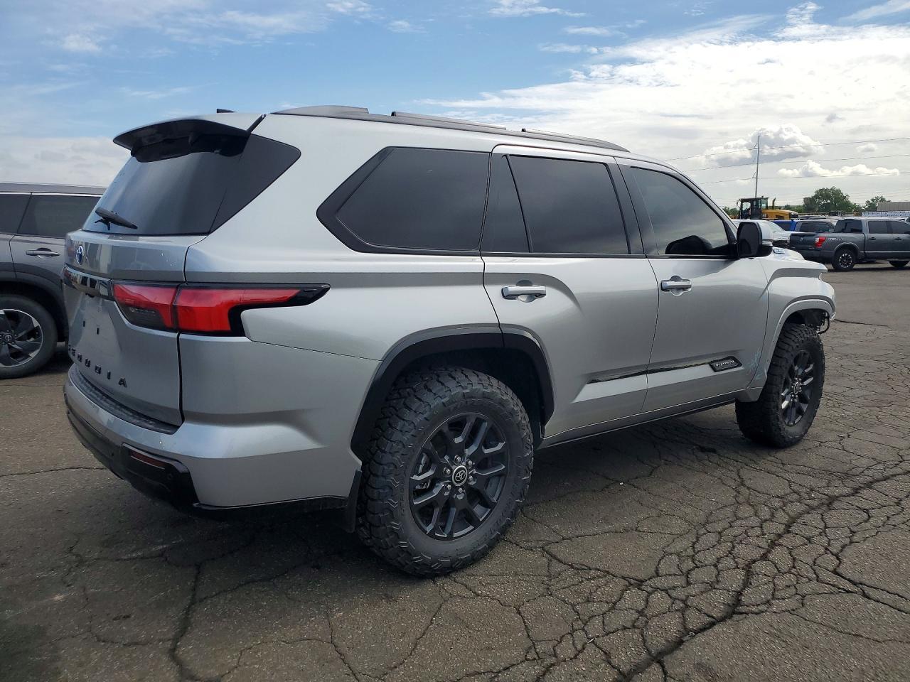 2023 Toyota Sequoia Platinum - Фото 3
