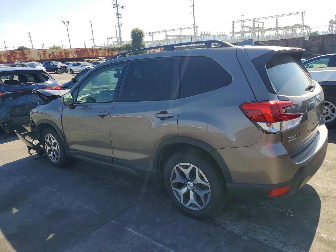 2023 Subaru Forester Premium - Image 2