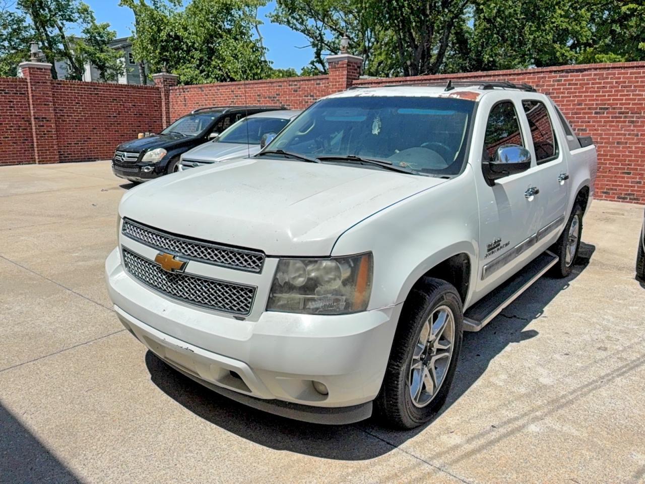 2011 Chevrolet Avalanche Ls - Фото 2
