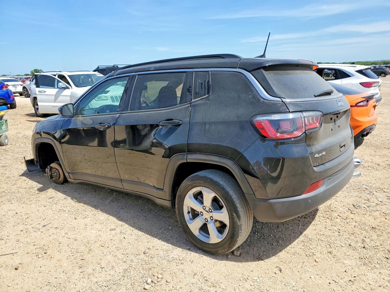 2018 Jeep Compass Latitude - Image 2