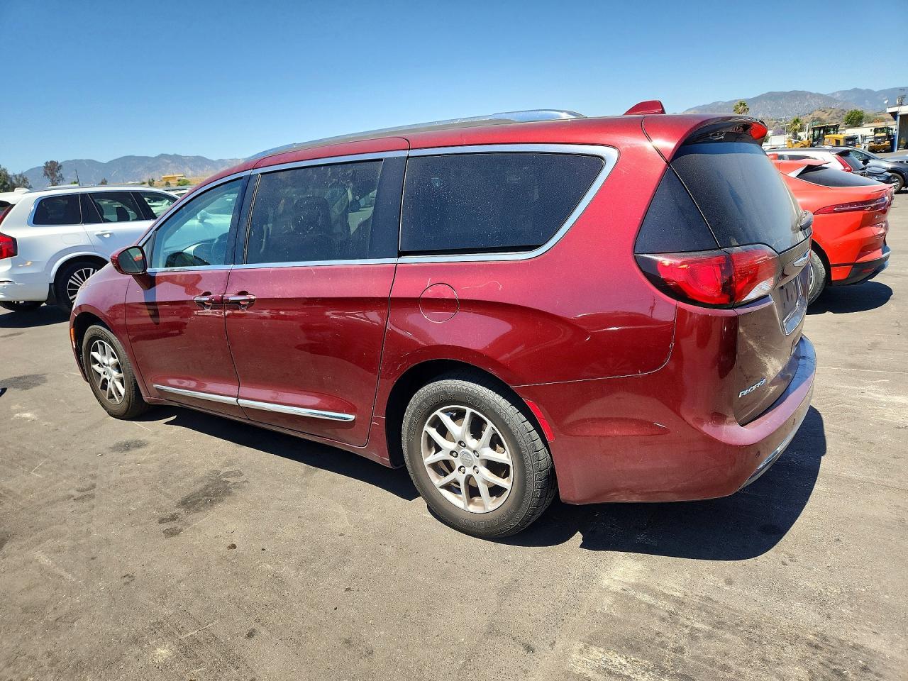 2020 Chrysler Pacifica Touring L - Фото 2
