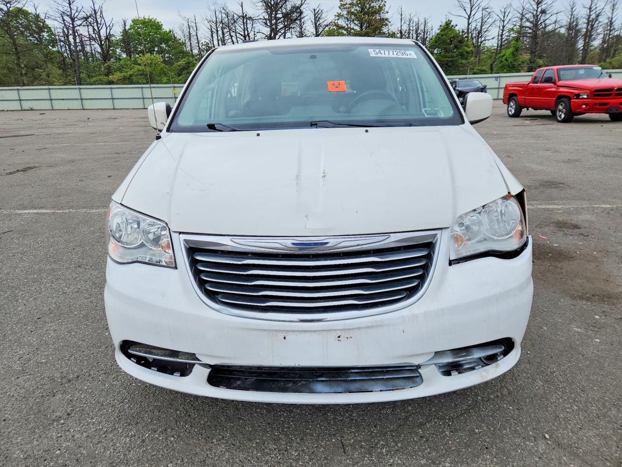 2011 Chrysler Town & Country Touring - Image 5