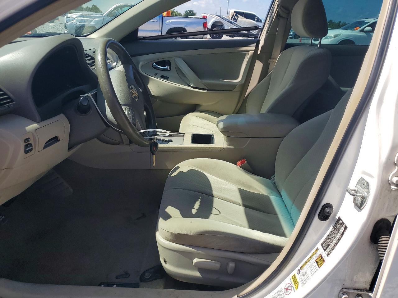 2009 Toyota Camry Le - Image 7