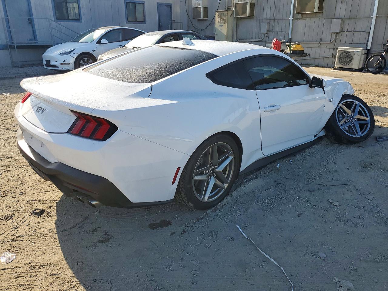 2025 Ford Mustang Gt - Фото 3