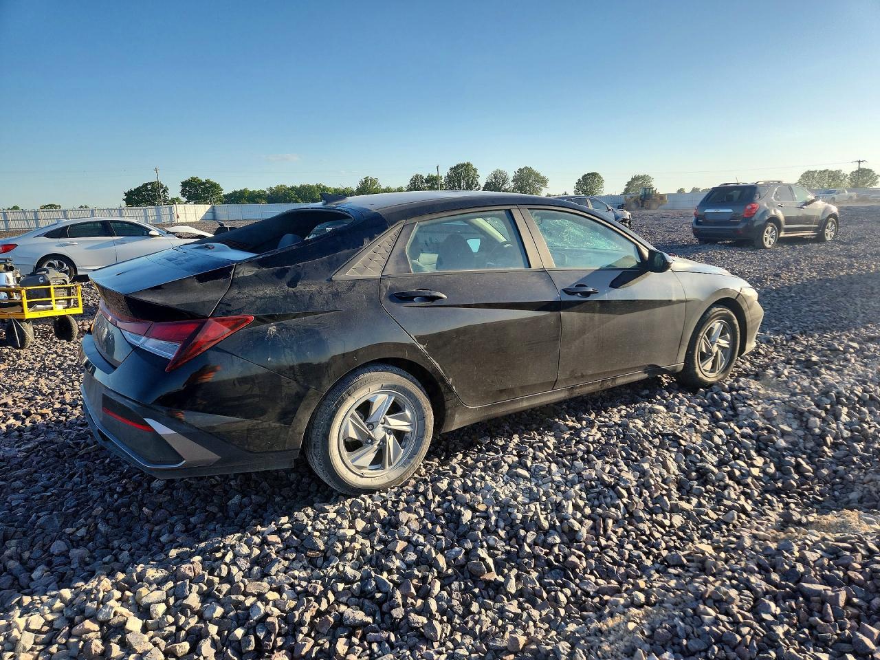 2024 Hyundai Elantra Se - Фото 3