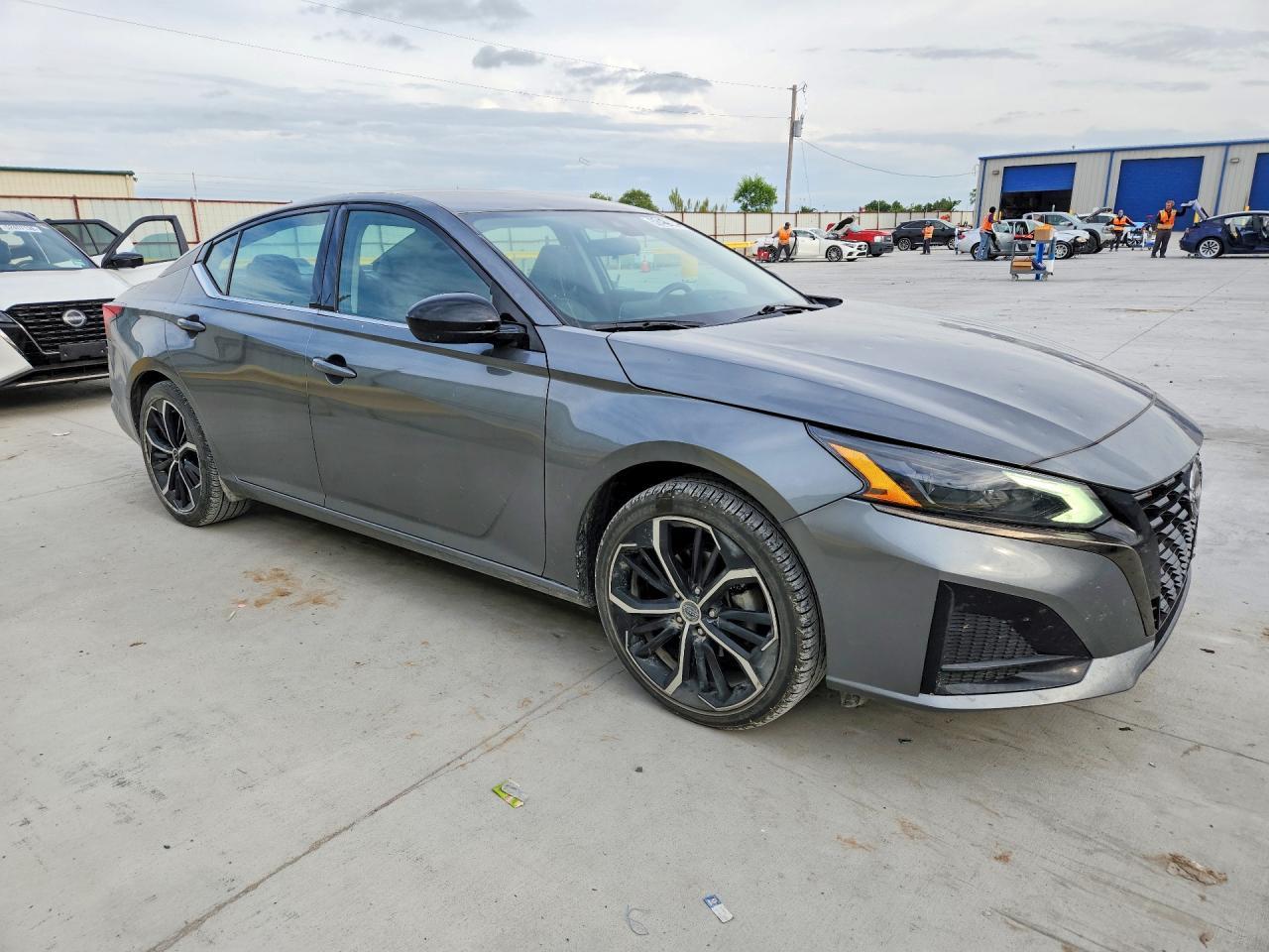 2023 Nissan Altima Sr - Image 4