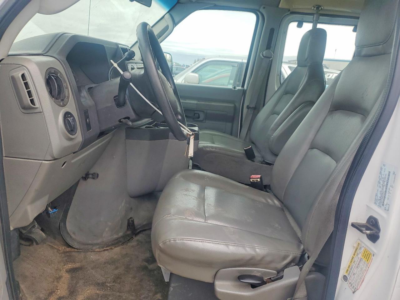 2009 Ford Econoline E250 Van - Image 7