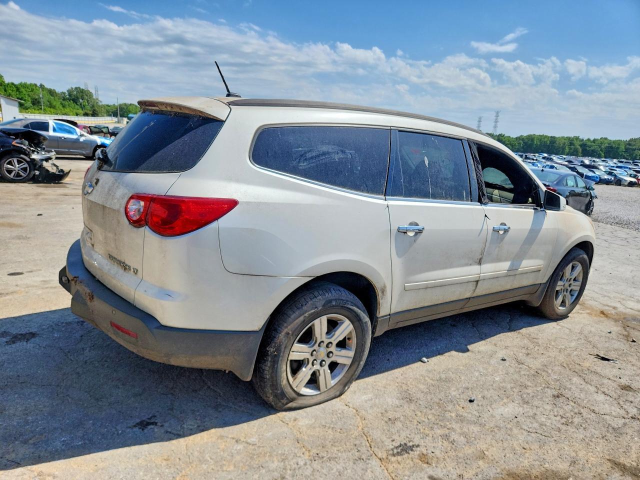 2012 Chevrolet Traverse Lt - Image 3