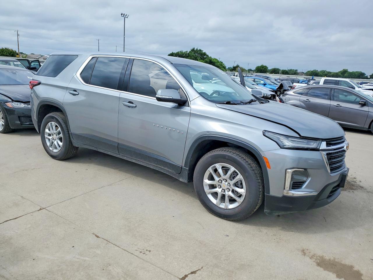 2023 Chevrolet Traverse Ls - Image 4