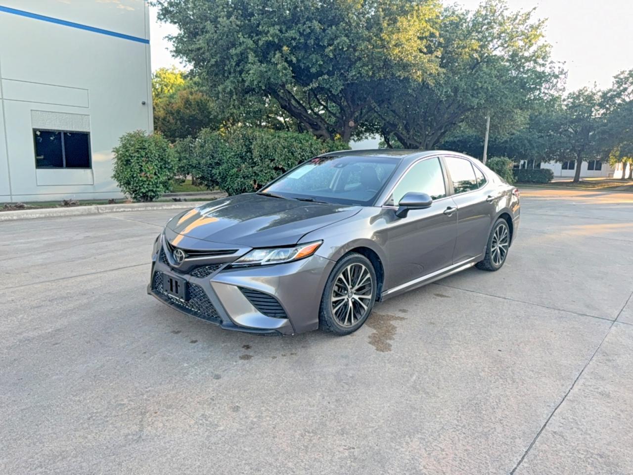 2019 Toyota Camry Se - Фото 2