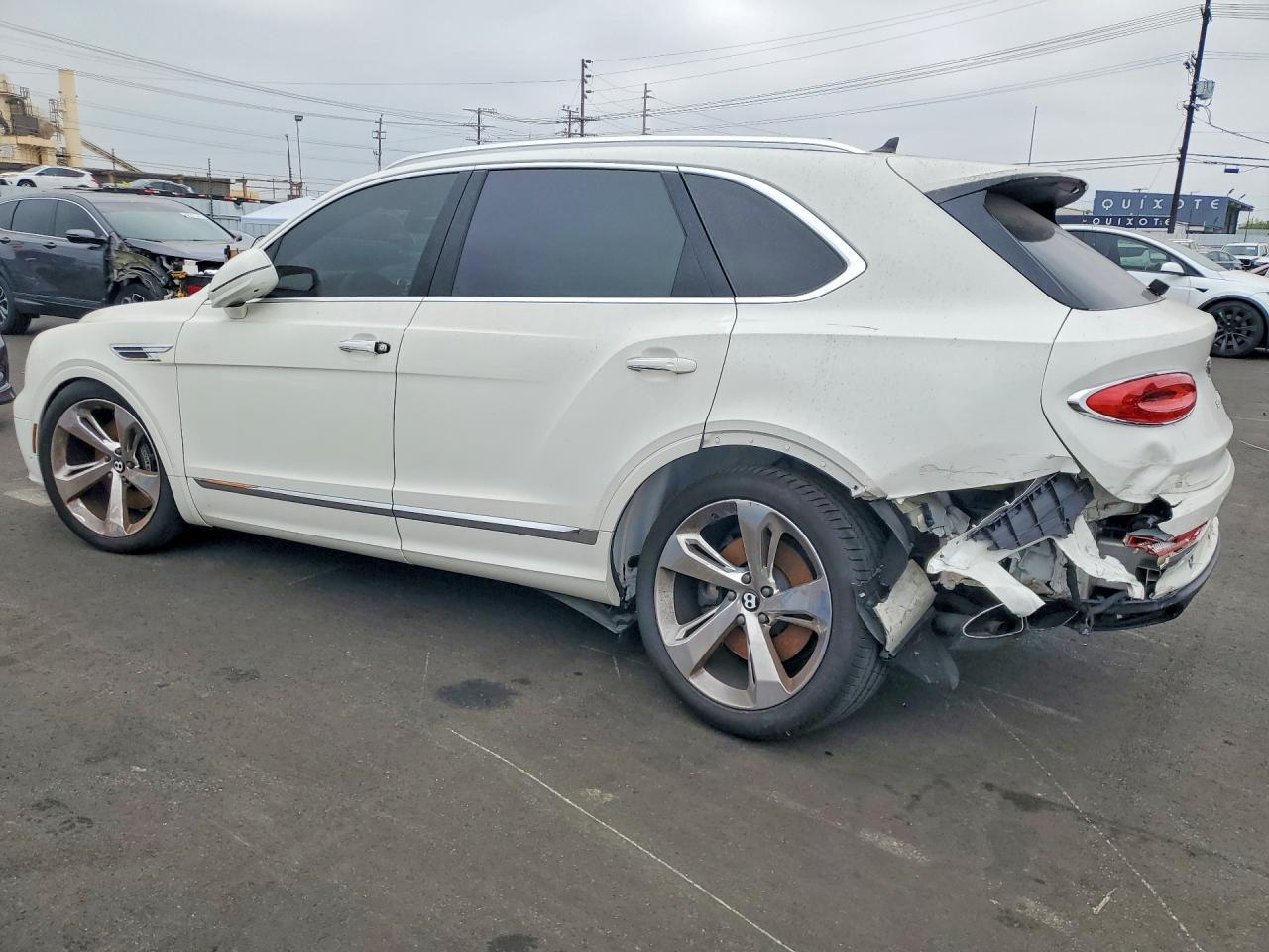 2023 Bentley Bentayga - Фото 2