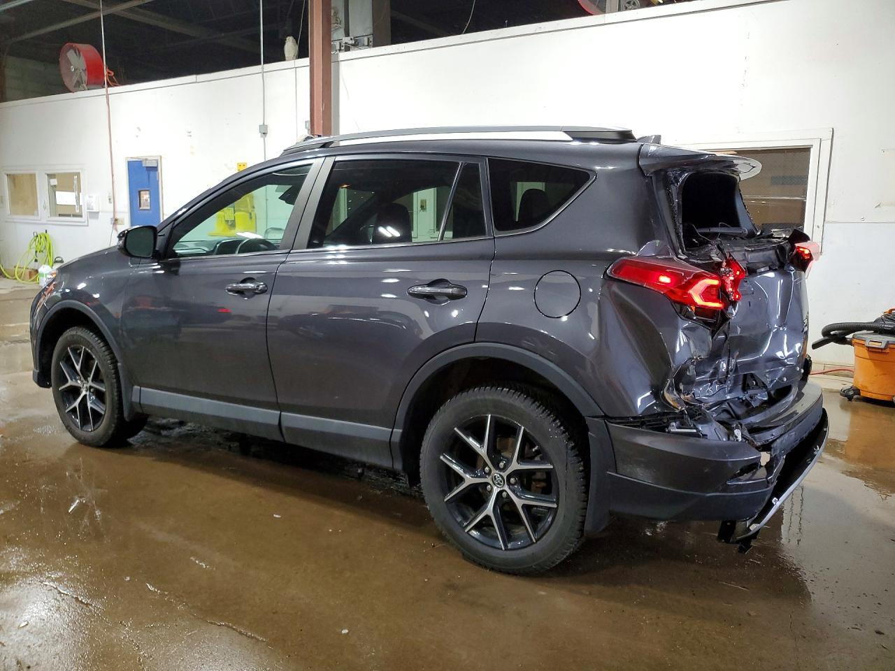 2017 Toyota Rav4 Se - Фото 2