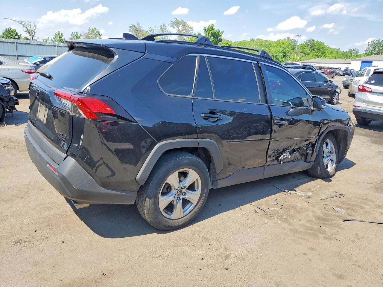 2020 Toyota Rav4 Xle - Image 3