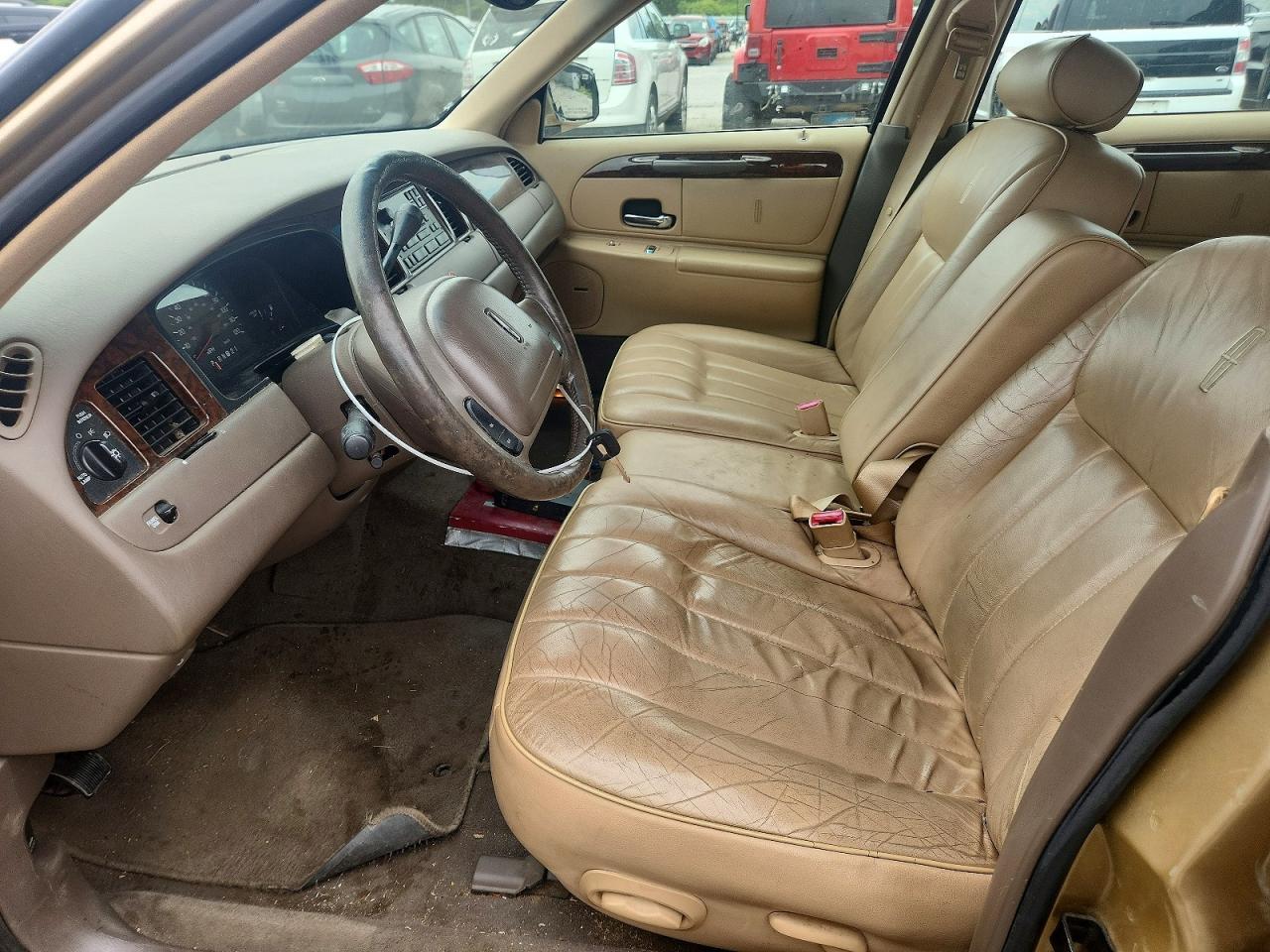 1998 Lincoln Town Car Executive - Image 7