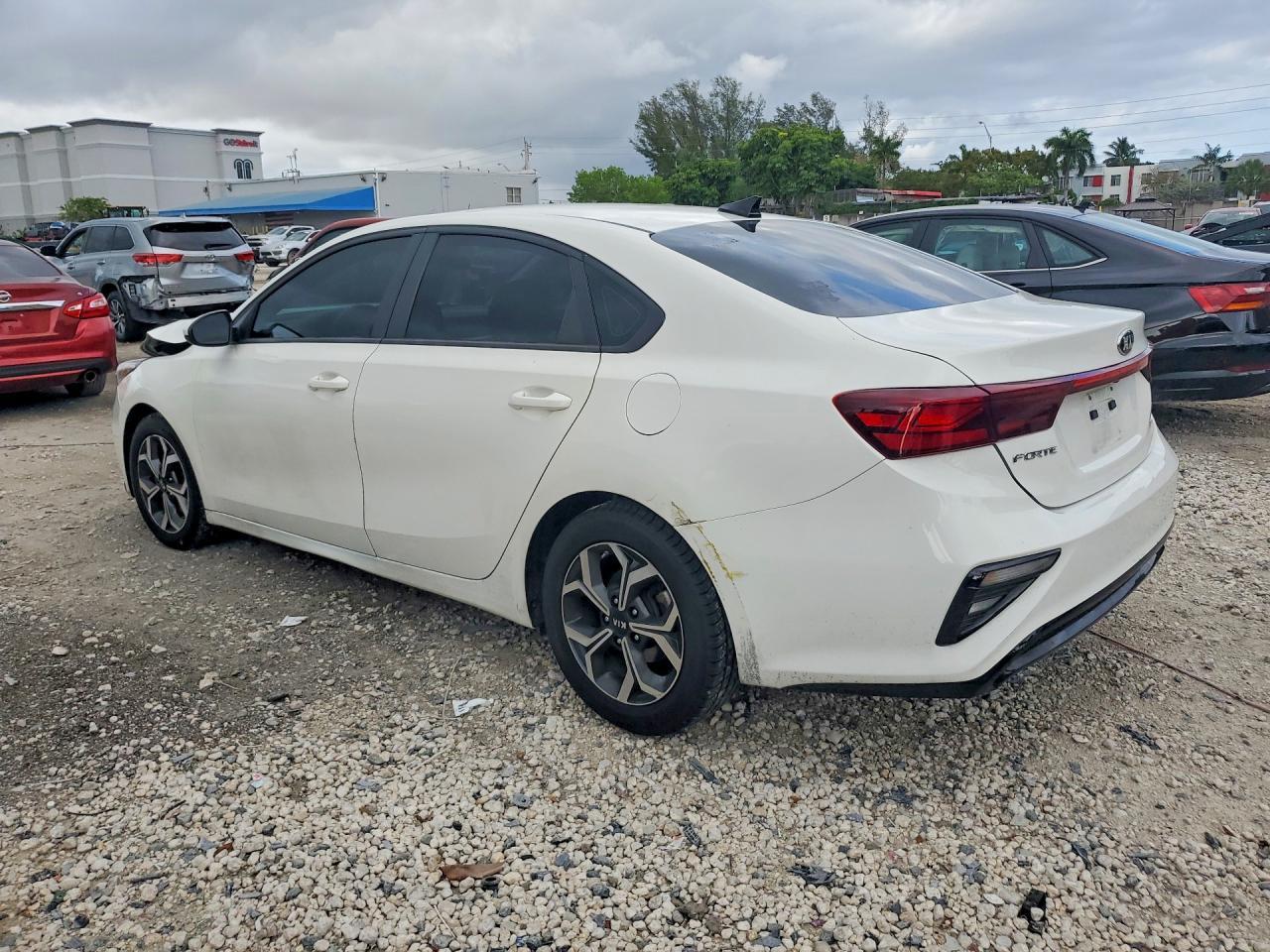 2021 Kia Forte Lxs - Image 2