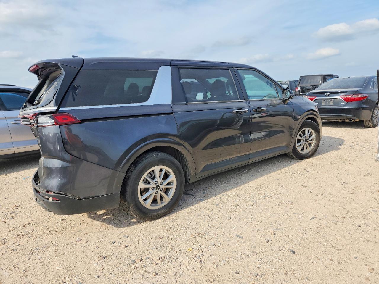 2023 Kia Carnival Lx - Фото 3