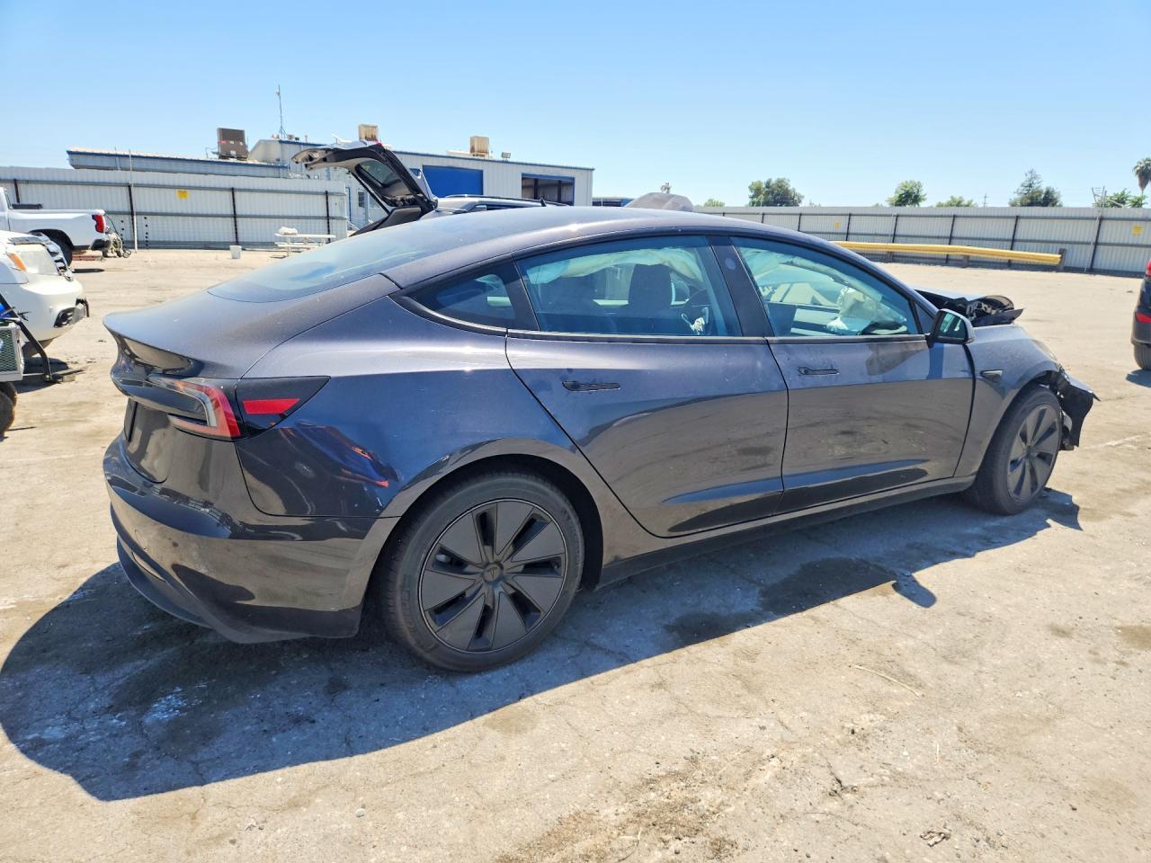 2024 Tesla Model 3 - Фото 3