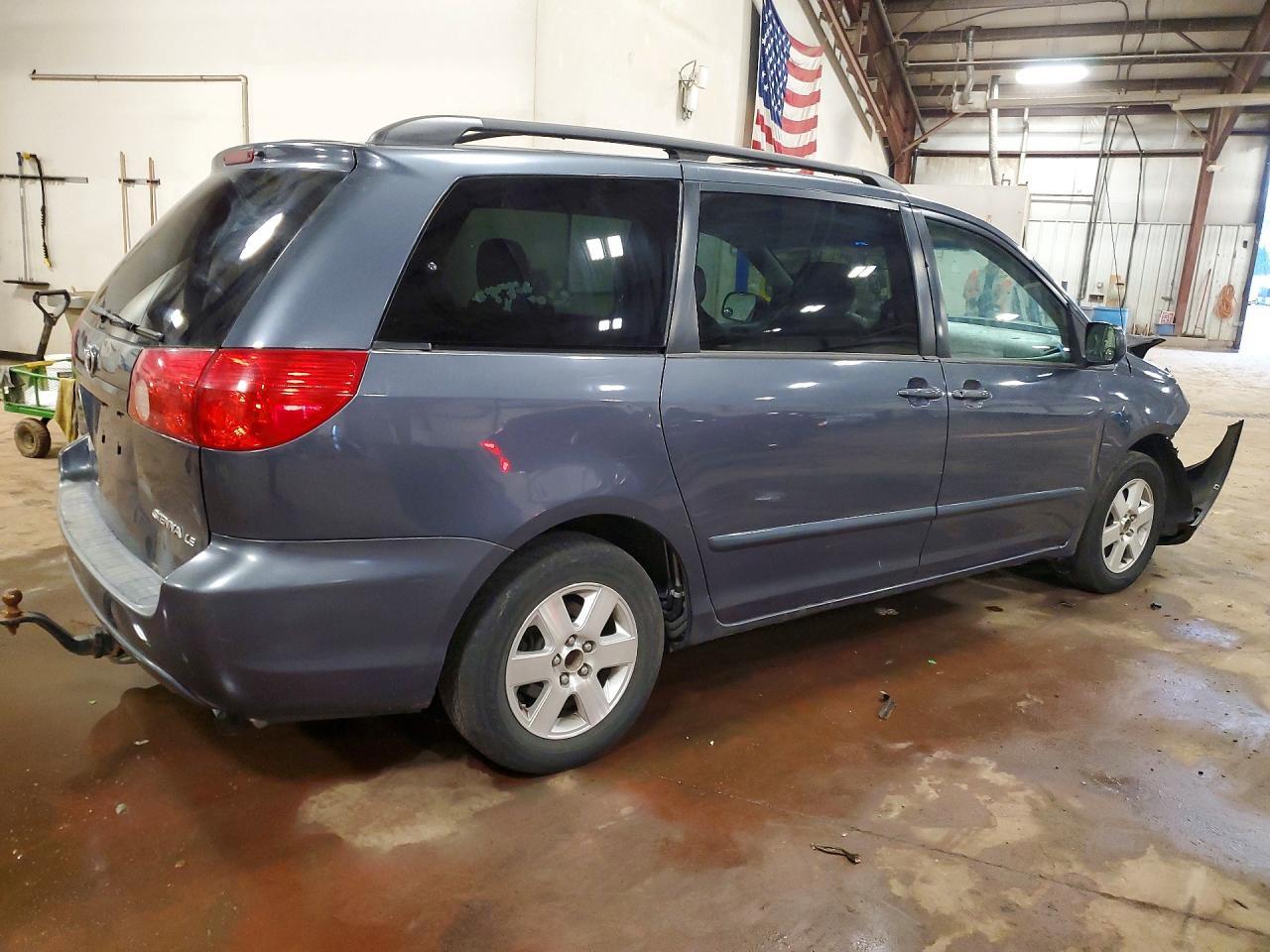 2008 Toyota Sienna Le 8-Passenger - Фото 3