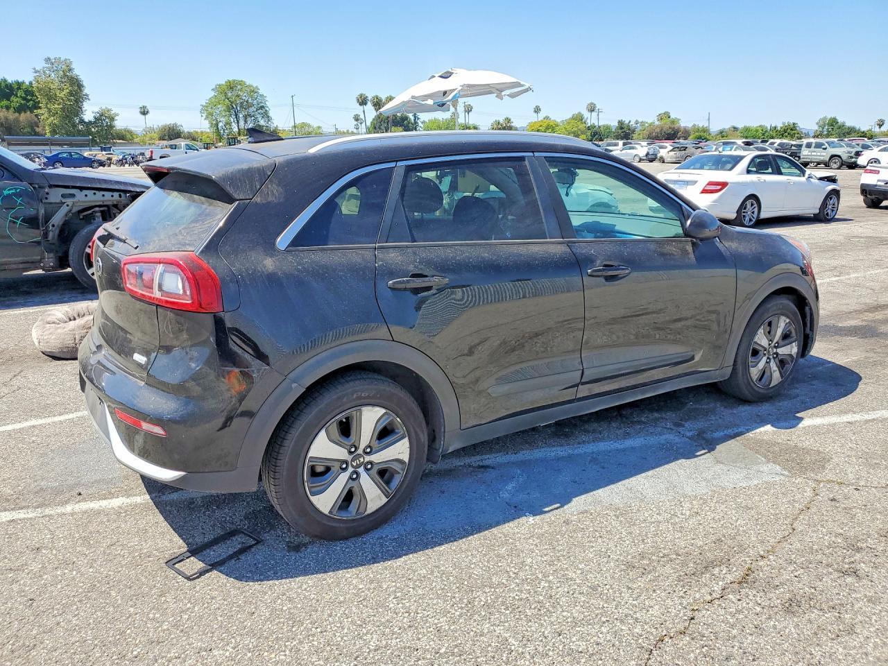 2017 Kia Niro Lx - Image 3