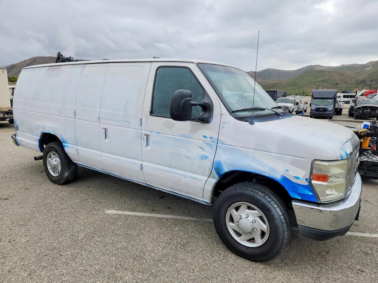 2013 Ford Econoline E350 Super Duty Van - Image 4
