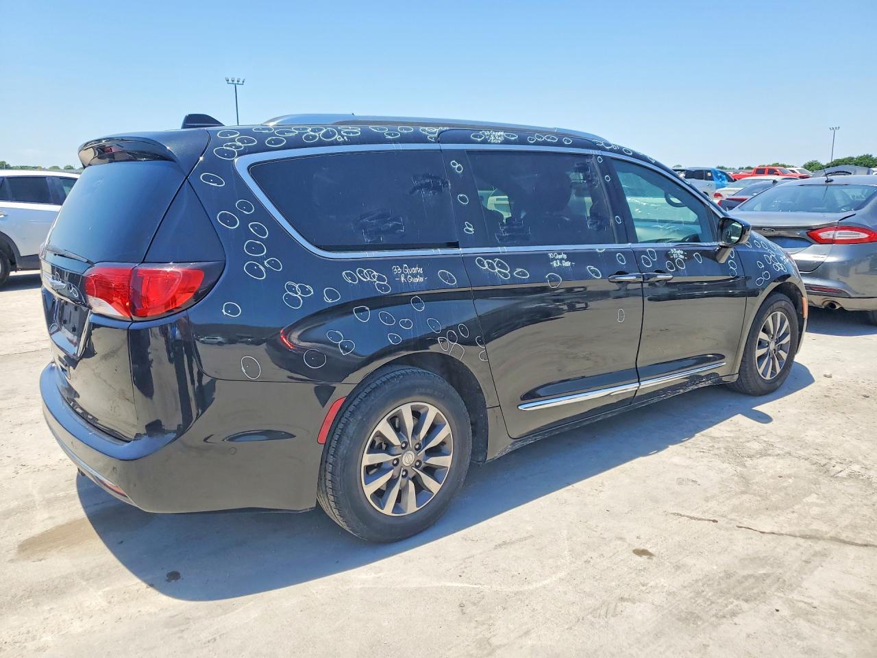 2020 Chrysler Pacifica Touring L Plus - Фото 3