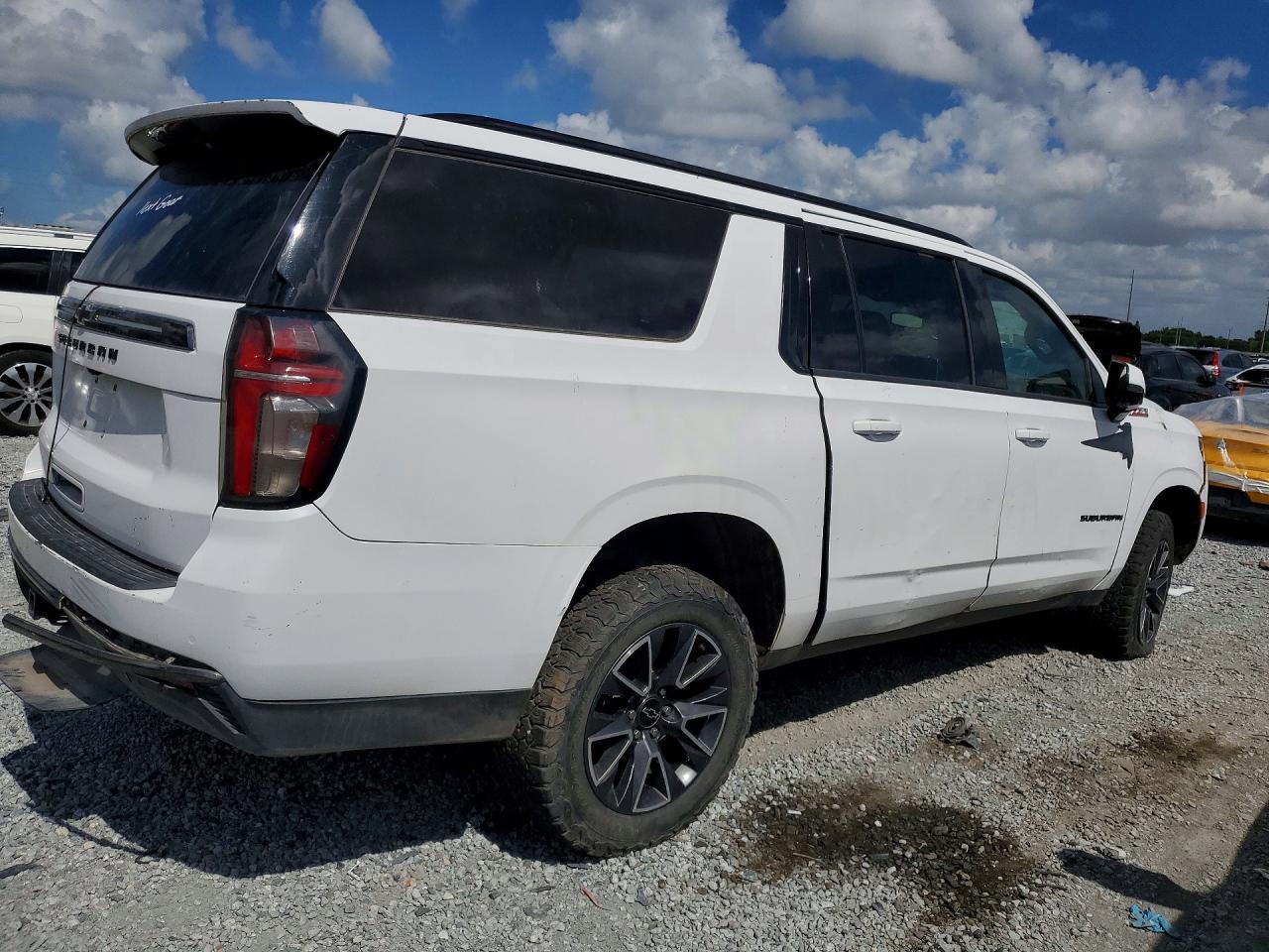 2021 Chevrolet Suburban K1500 Z71 - Фото 3