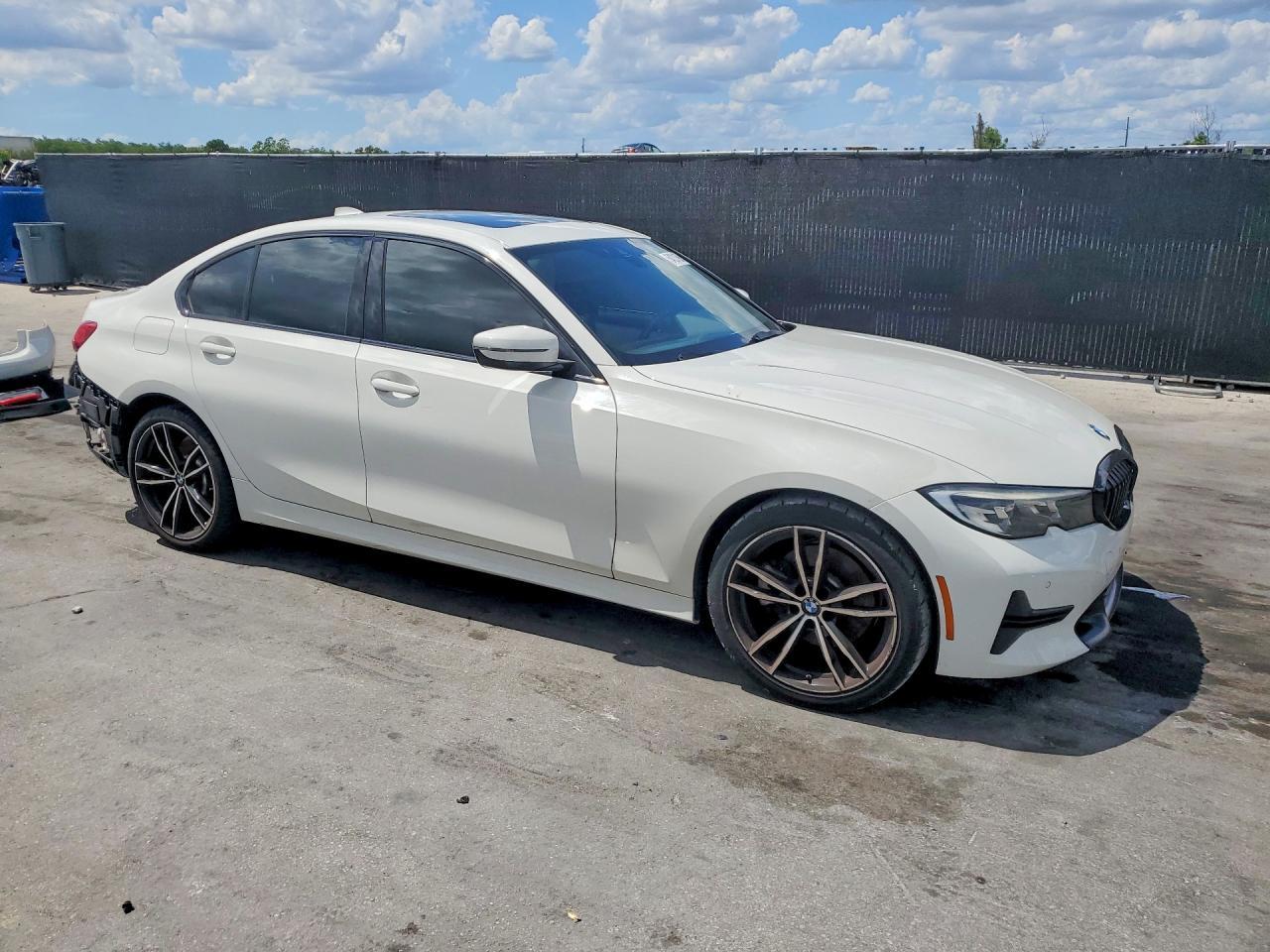 2020 BMW 330I - Фото 4