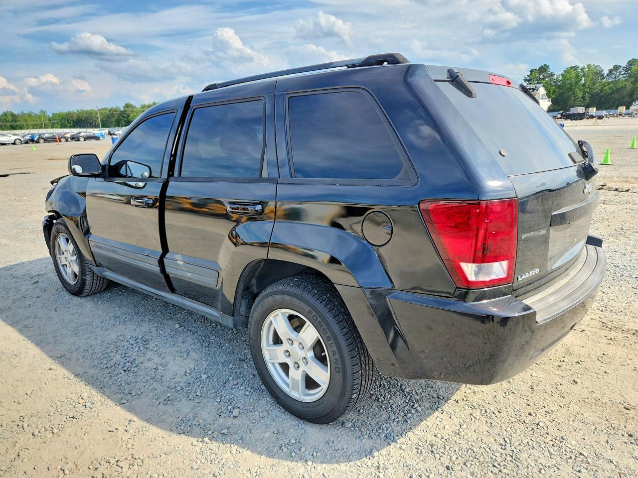 2006 Jeep Grand Cherokee Laredo - Image 2
