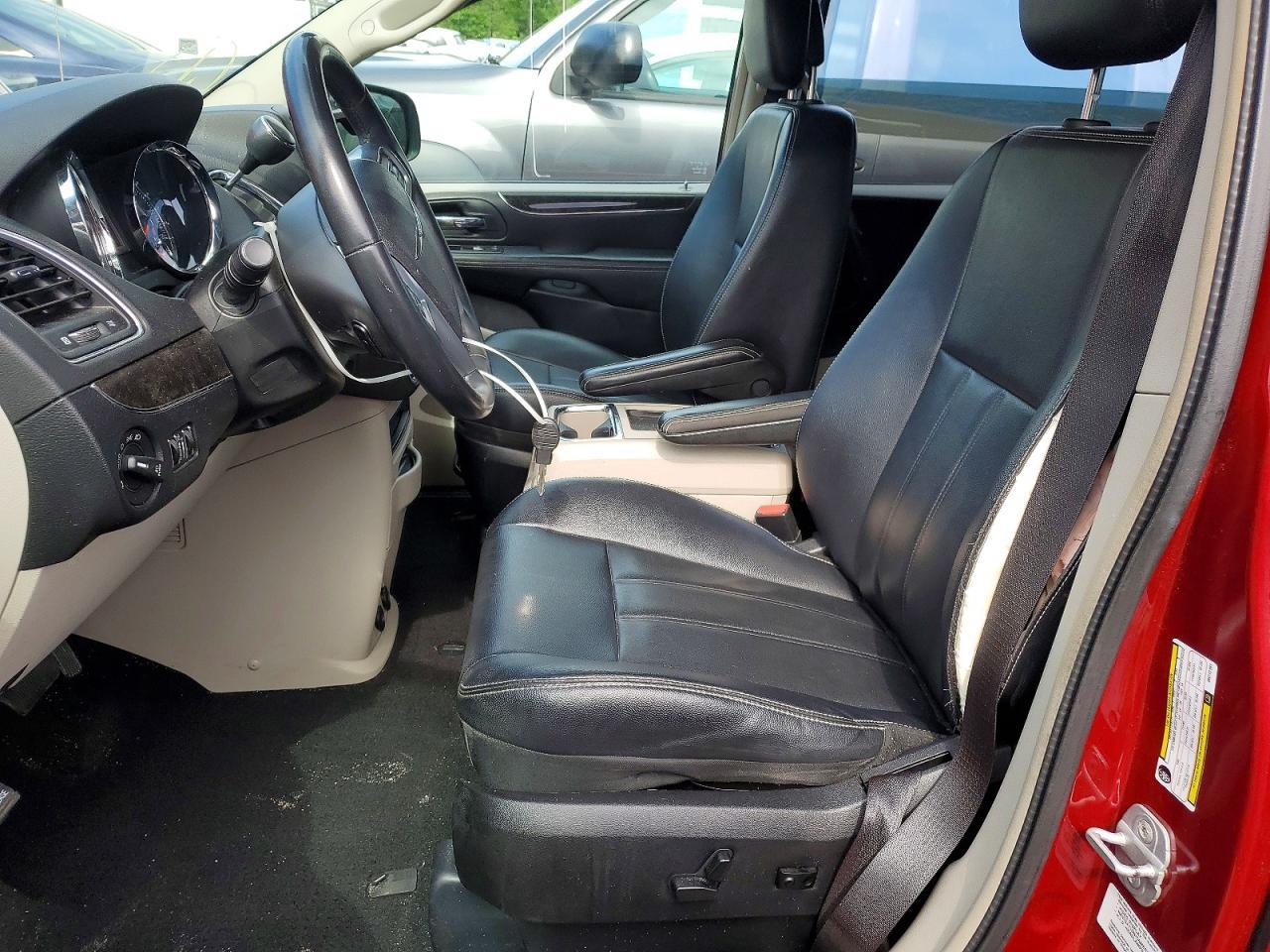 2013 Chrysler Town & Country Touring - Image 7