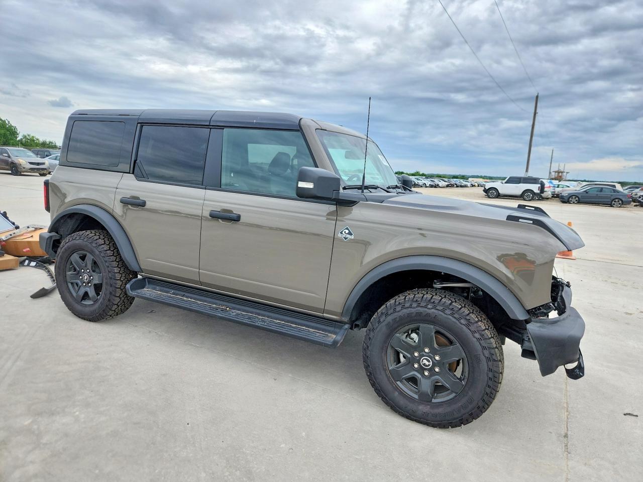 2025 Ford Bronco Outer Banks - Image 4