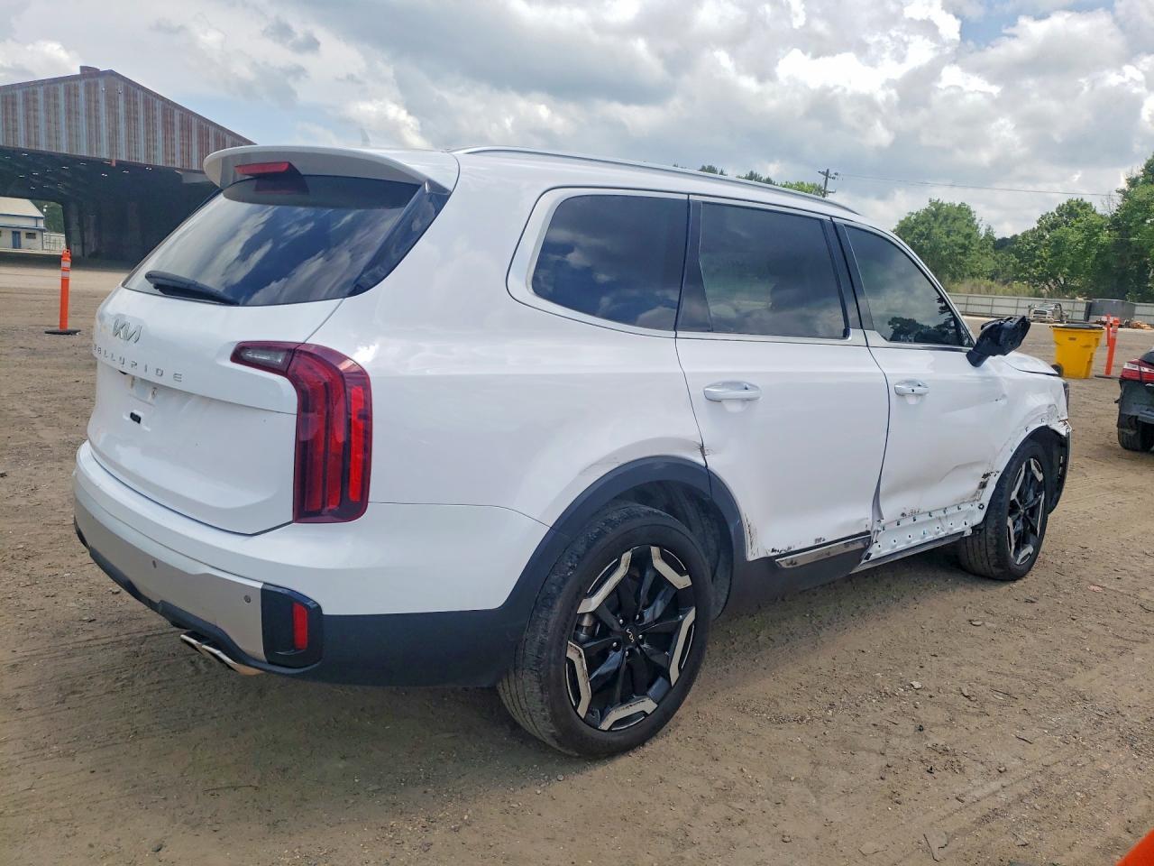 2024 Kia Telluride S - Image 3