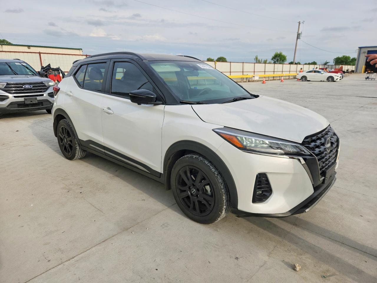 2024 Nissan Kicks Sr - Image 4