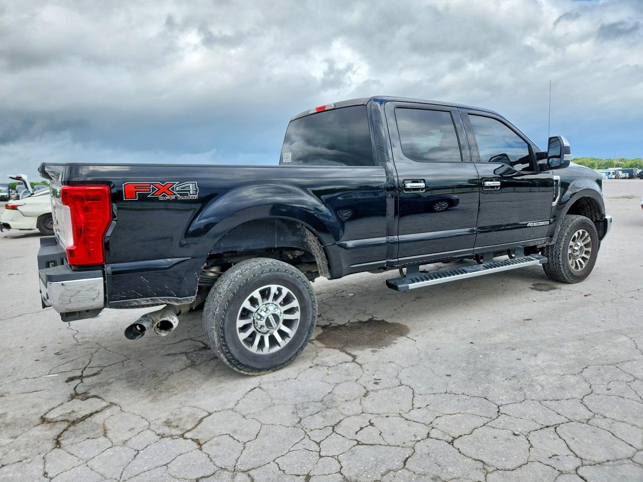 2017 Ford F350 Super Duty - Image 3