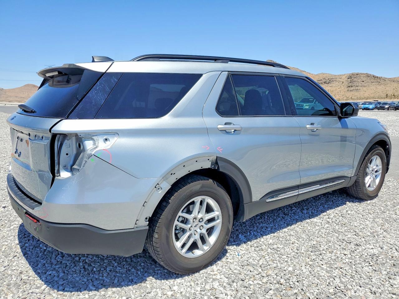 2025 Ford Explorer Active - Фото 3