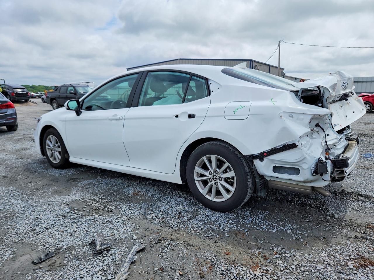 2025 Toyota Camry Le - Фото 2