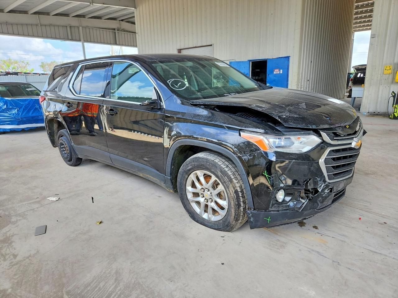 2019 Chevrolet Traverse Ls - Фото 4