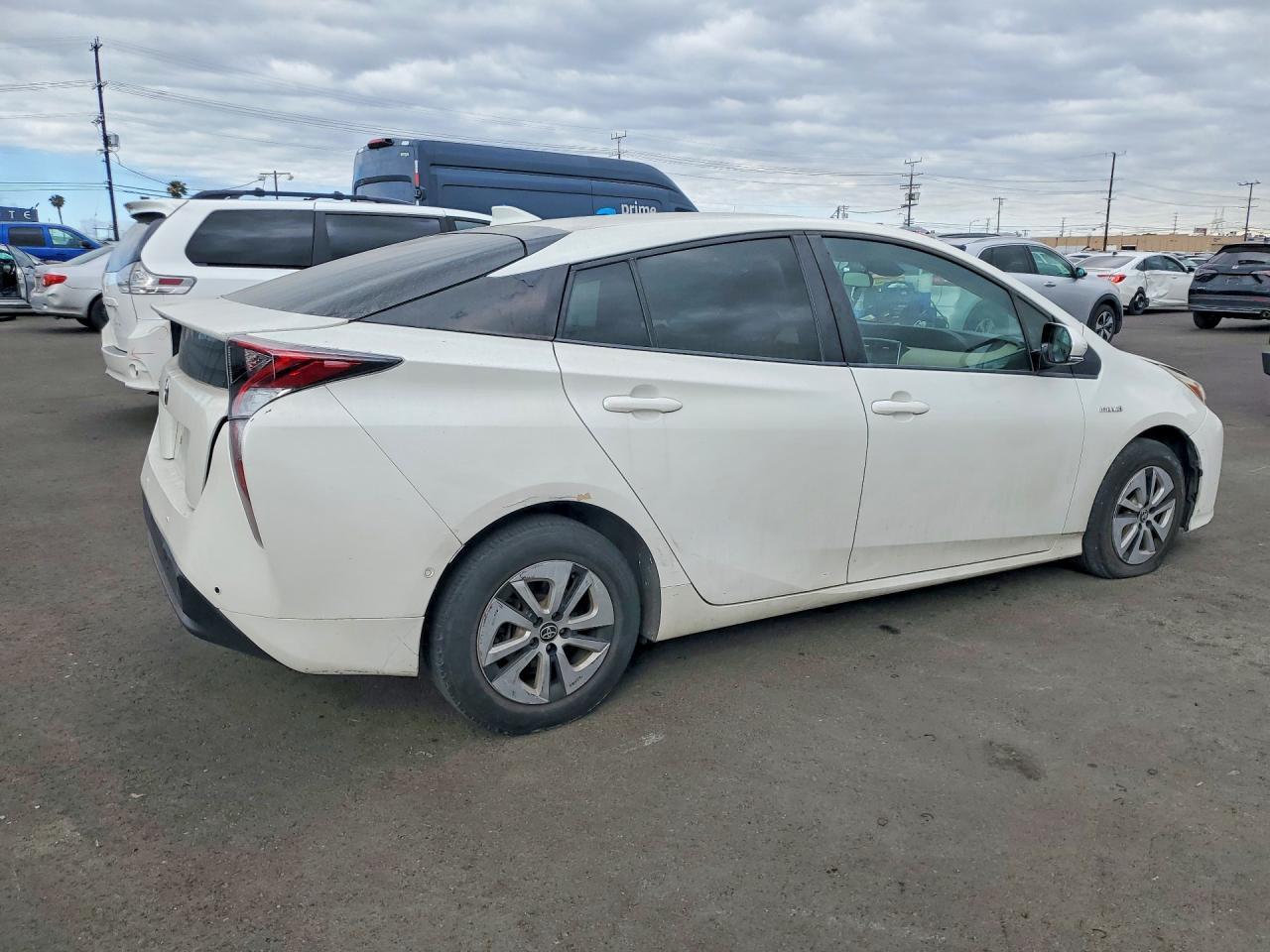 2017 Toyota Prius Two - Фото 3
