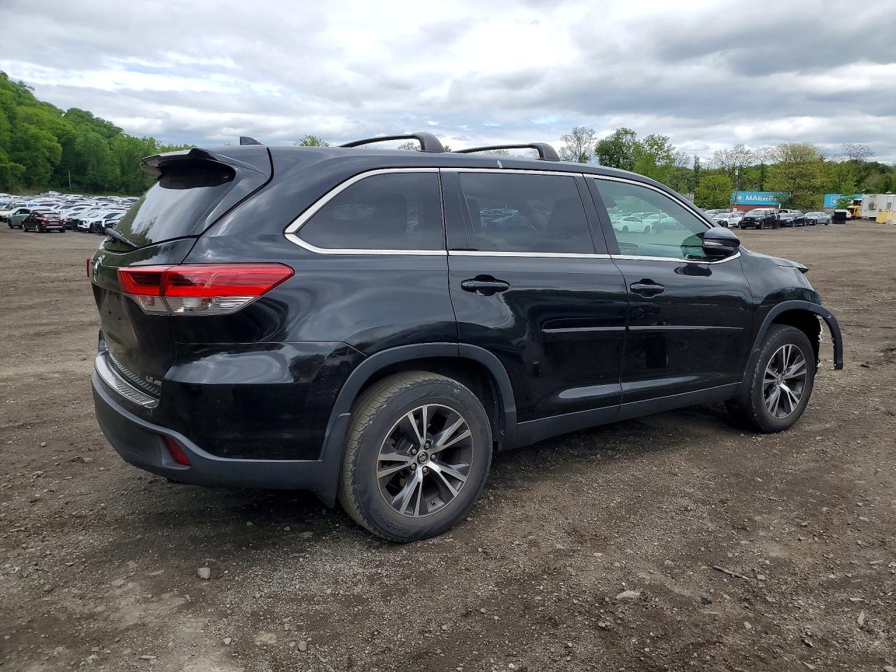 2019 Toyota Highlander Le Plus - Image 3