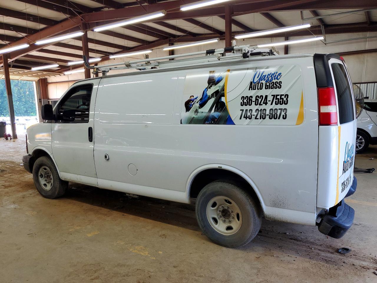 2015 Chevrolet Express G2500 - Фото 2