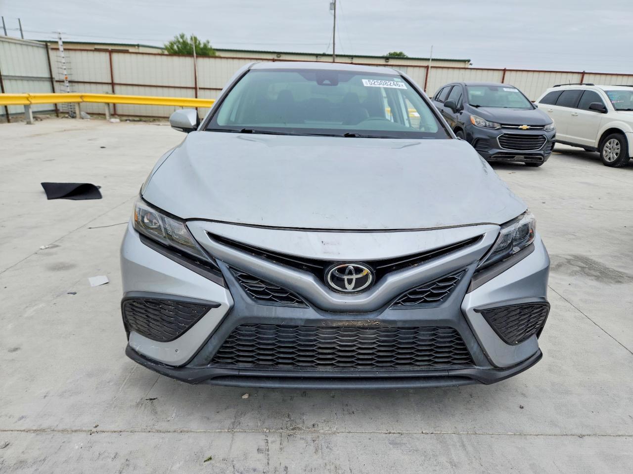 2022 Toyota Camry Se - Image 5