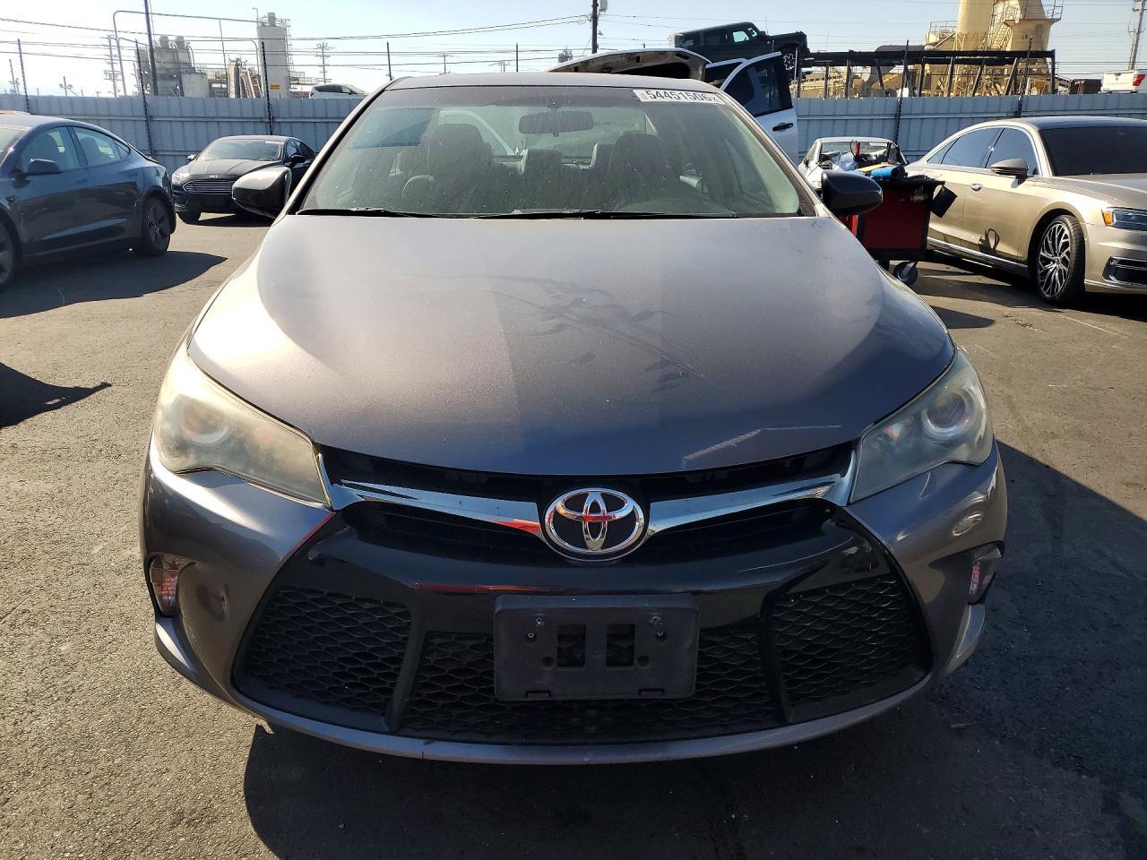 2017 Toyota Camry Se - Фото 5