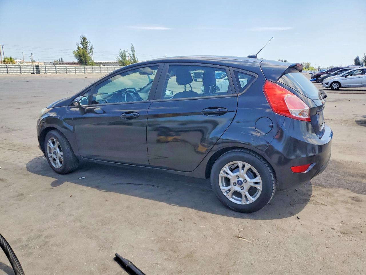 2016 Ford Fiesta Se - Фото 2