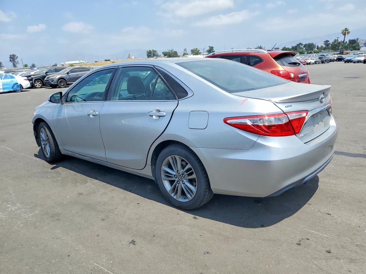 2017 Toyota Camry Se - Фото 2