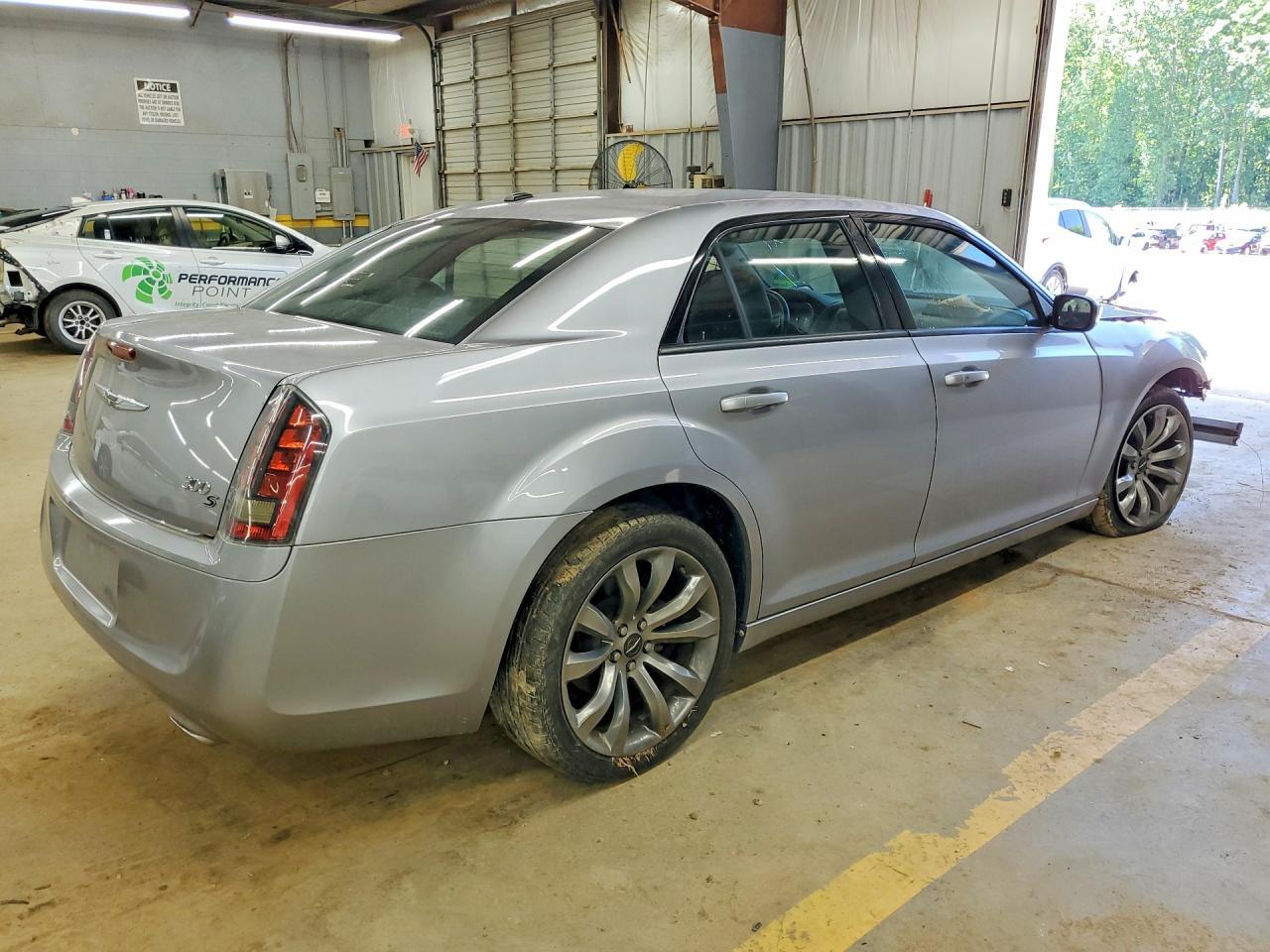 2014 Chrysler 300 S - Фото 3