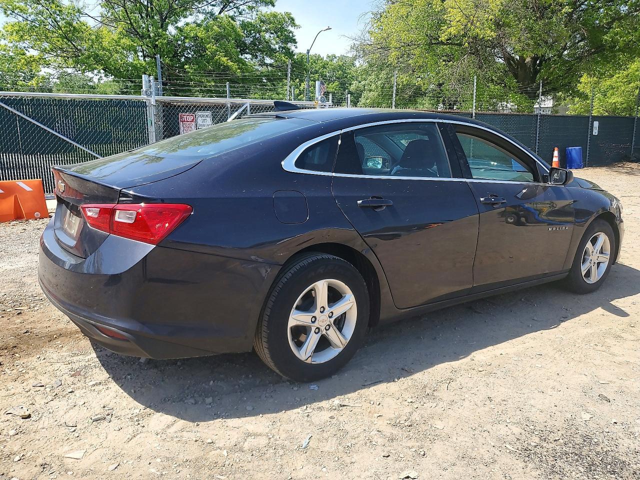2022 Chevrolet Malibu Ls - Фото 3