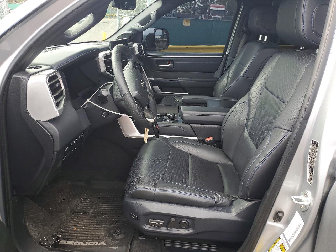 2023 Toyota Sequoia Platinum - Фото 7