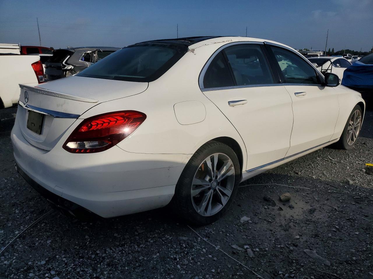 2017 Mercedes-Benz C 300 - Фото 3