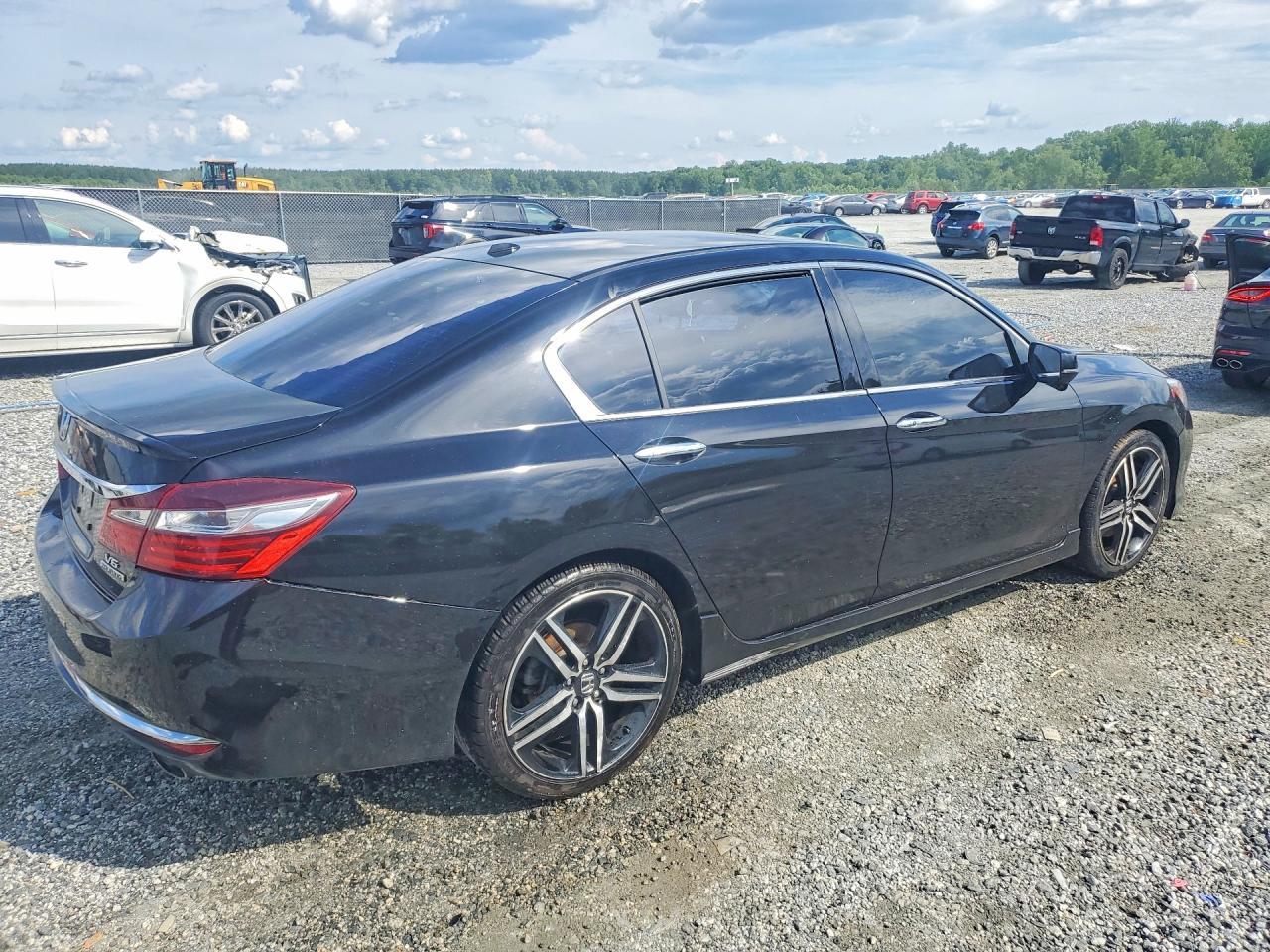 2016 Honda Accord Touring - Image 3