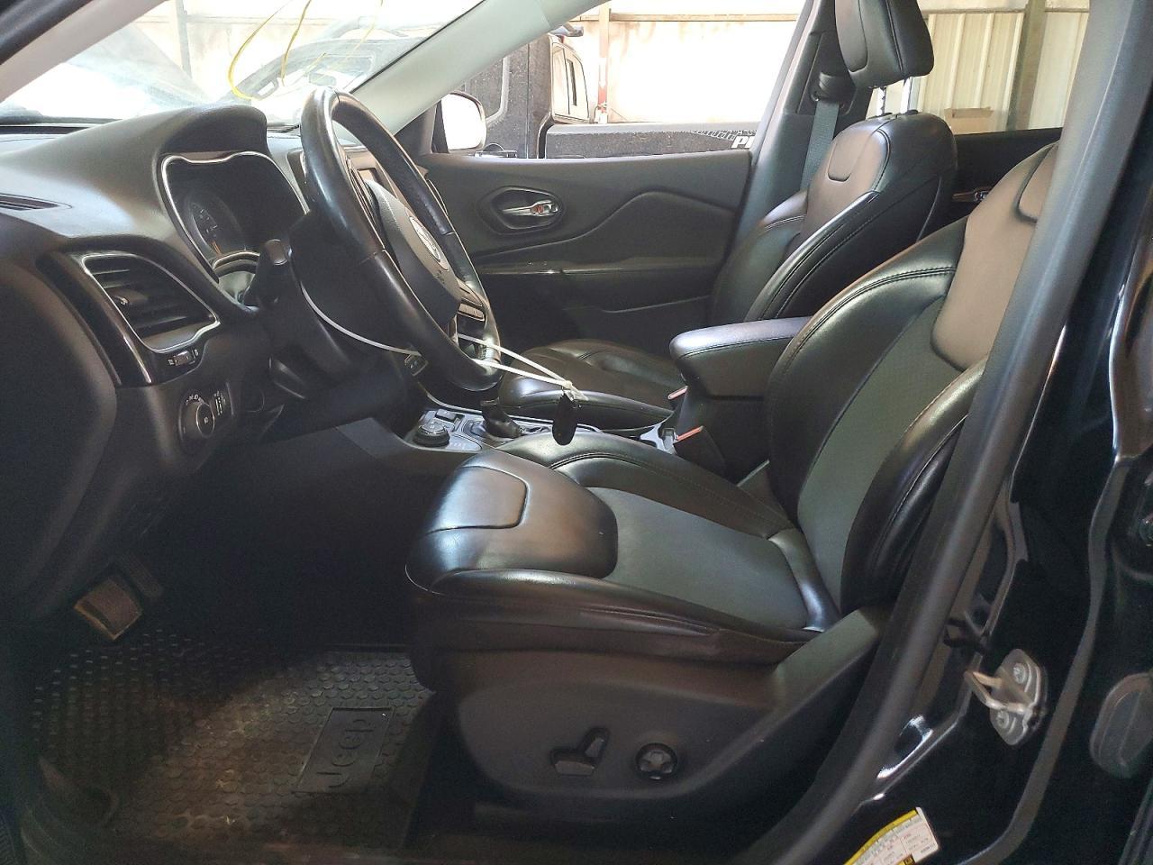 2019 Jeep Cherokee Latitude Plus - Image 7