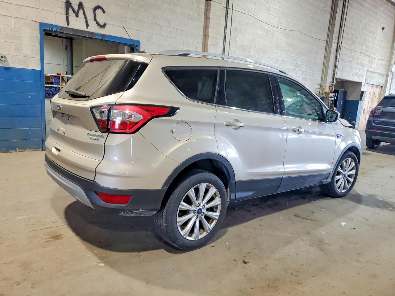 2017 Ford Escape Titanium - Фото 3